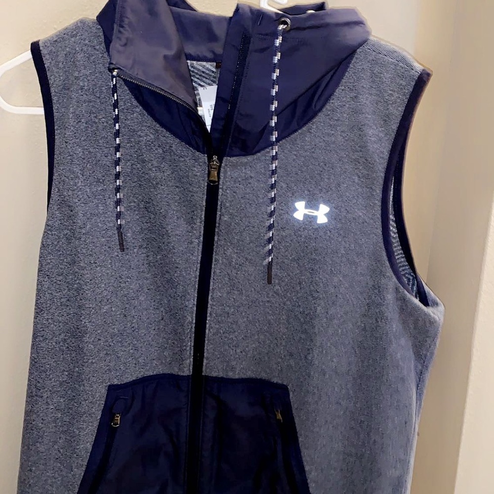 Under armor pull over no sleeve